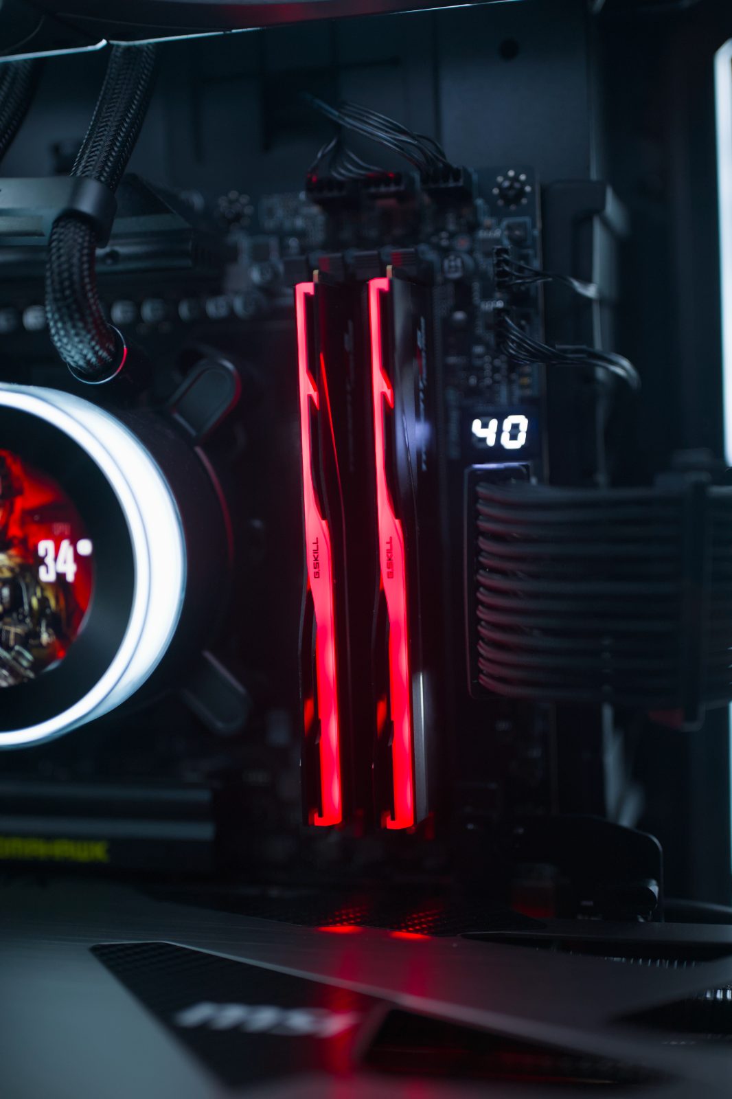 G.Skill Trident Z5 NEO memory lit red beside the pump head